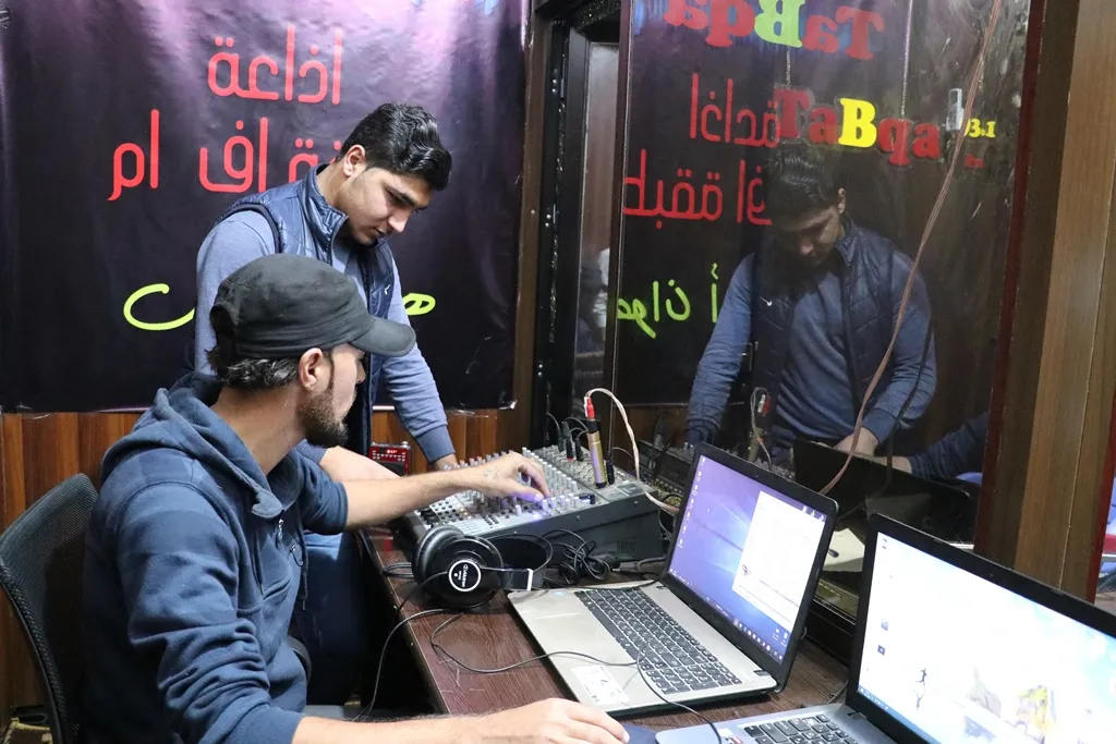 طبقة FM إذاعة جديدة في الطبقة تبث على التردد93,1