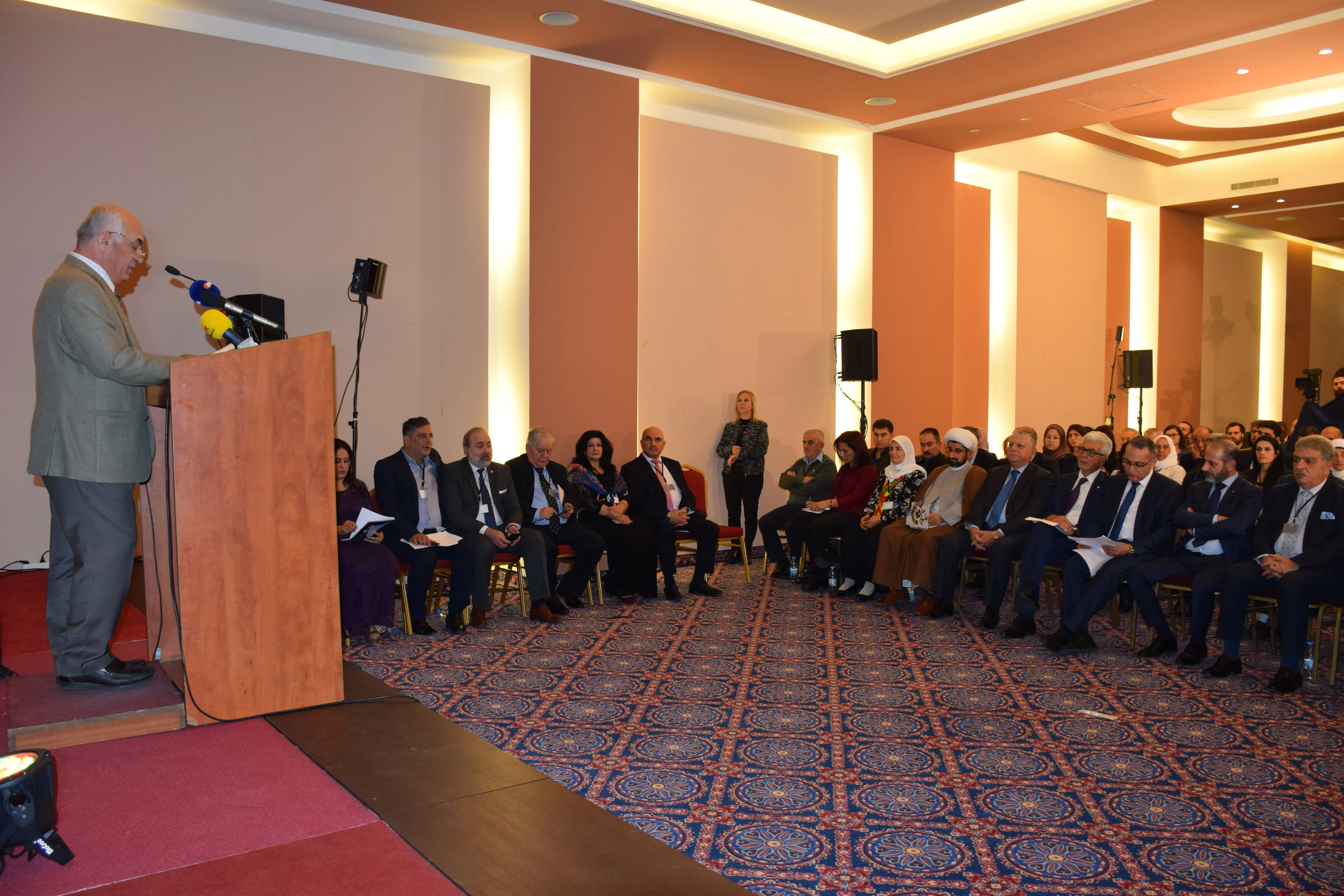 افتتاح المؤتمر بقراءة رسالة من رئيس جمهورية لبنان وكلمة اللجنة التحضيرية