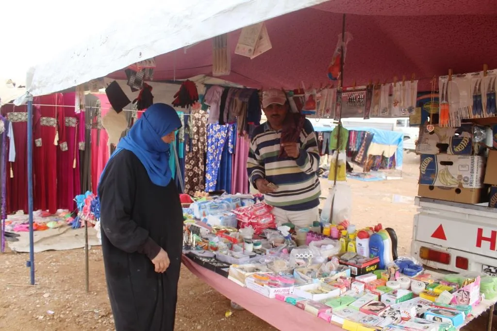 الأسواق الشعبية (البازار) مقصد للشراء ومصدر رزق لأهالي الرقة