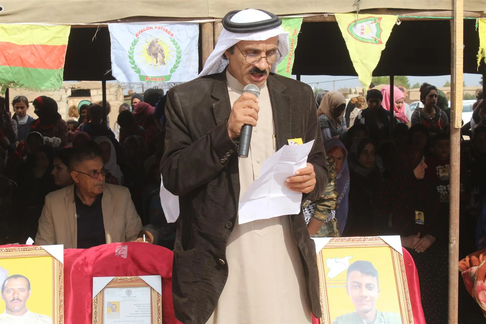 المئات يقدمون واجب العزاء لذوي شهيدين في كركي لكي