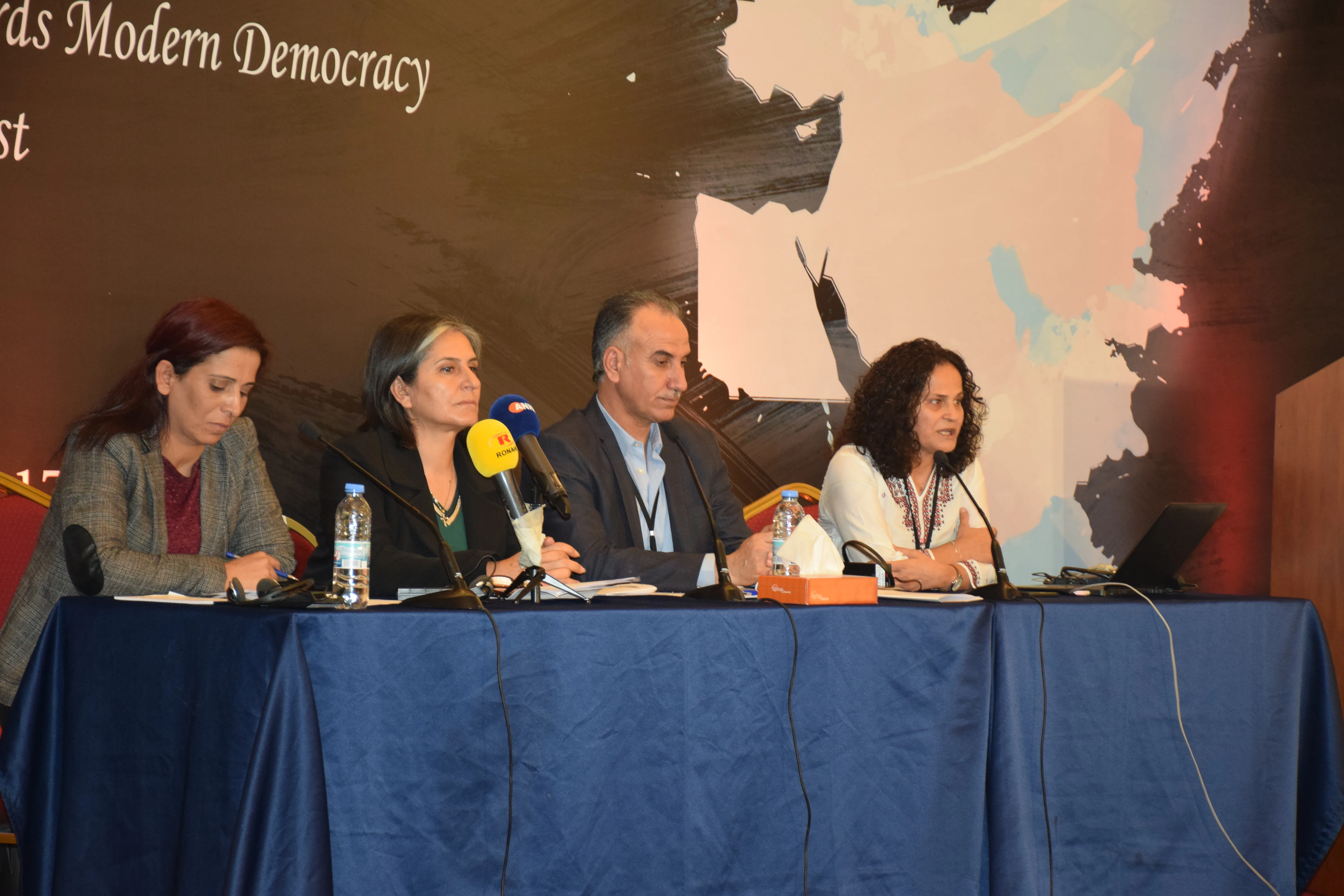 "حرية المجتمع تمر من حرية المرأة" موضوع نقاش الجلسة الخامسة من المؤتمر