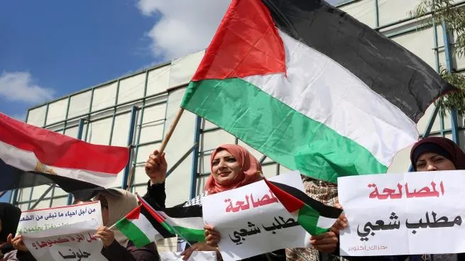 مصر تعاود إحياء ملف المصالحة الفلسطينية والتهدئة بين غزة وإسرائيل