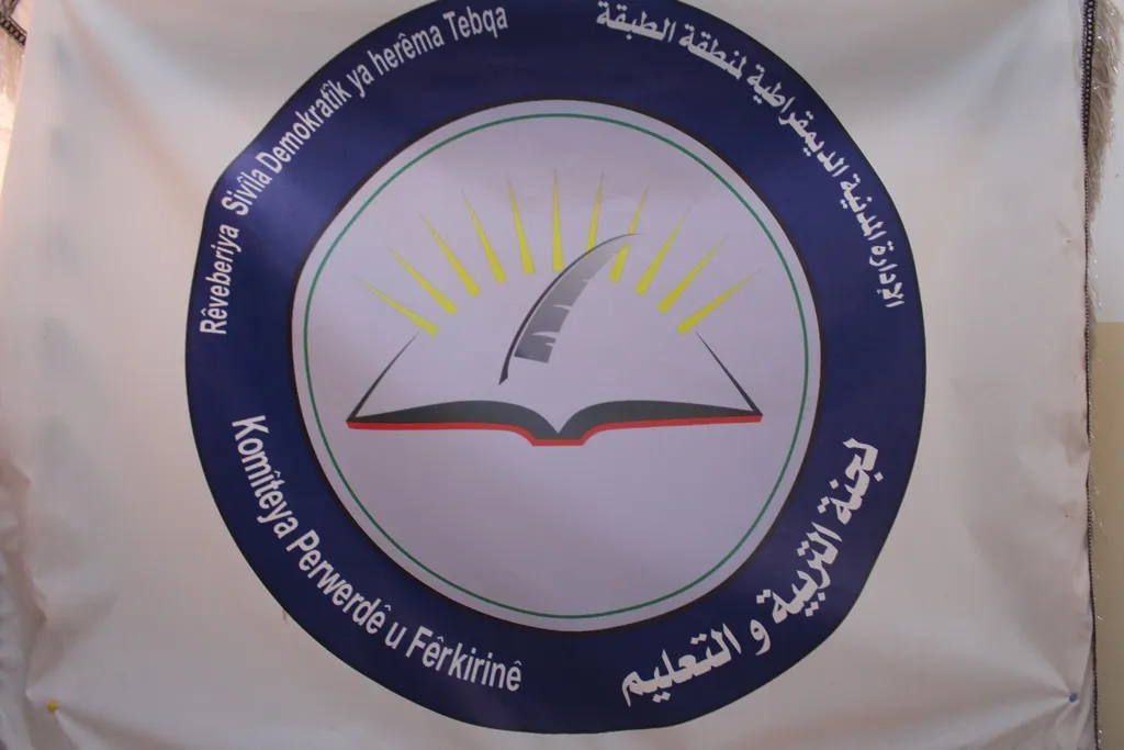 الكتاب المدرسي خفف الأعباء على المدرس والطالب في آن واحد