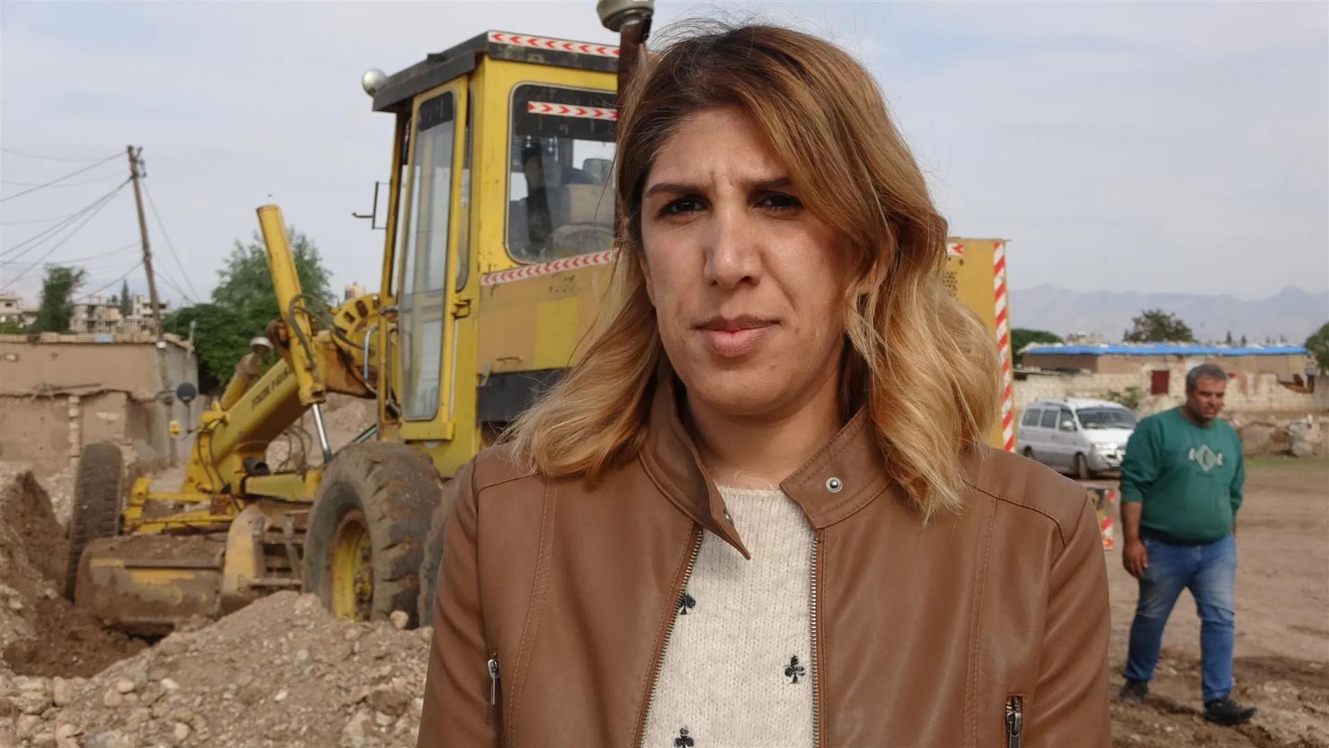 المباشرة بدحل وفرش طرقات ديرك