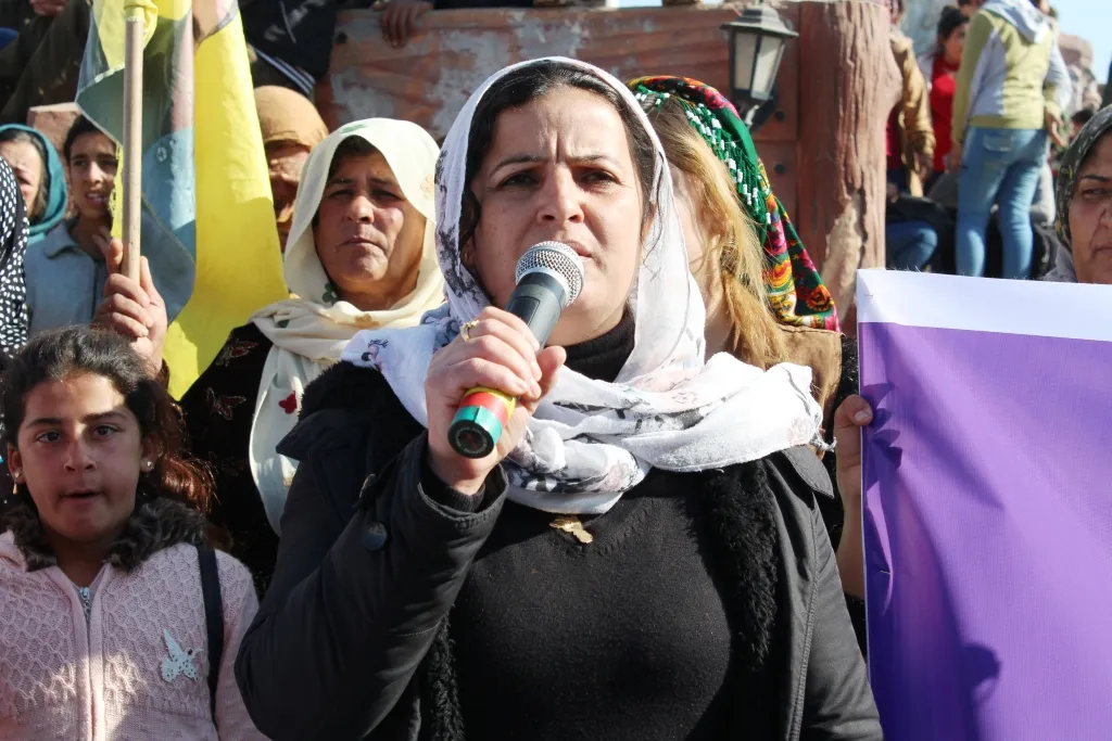 نساء إقليم الفرات: أين ما كانت المرأة يجب أن تكون حرة