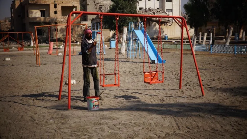 العمل على إعادة الحياة لحديقة