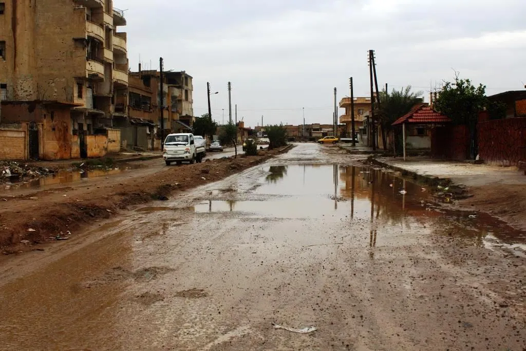 بعد أمطار غزيرة عمال البلدية مستنفرون في الشوارع
