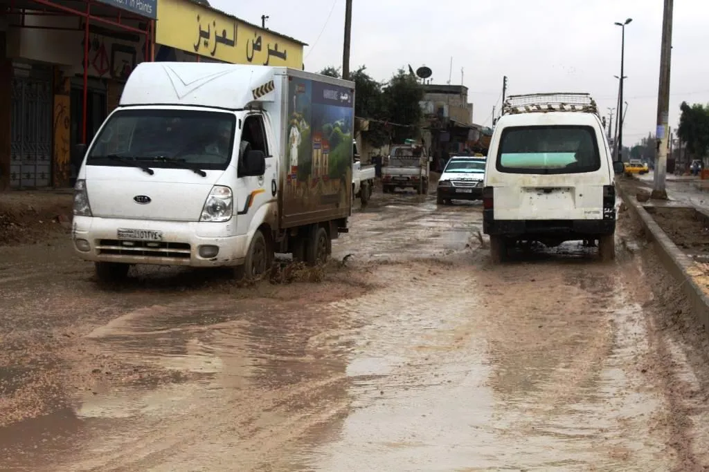 بعد أمطار غزيرة عمال البلدية مستنفرون في الشوارع