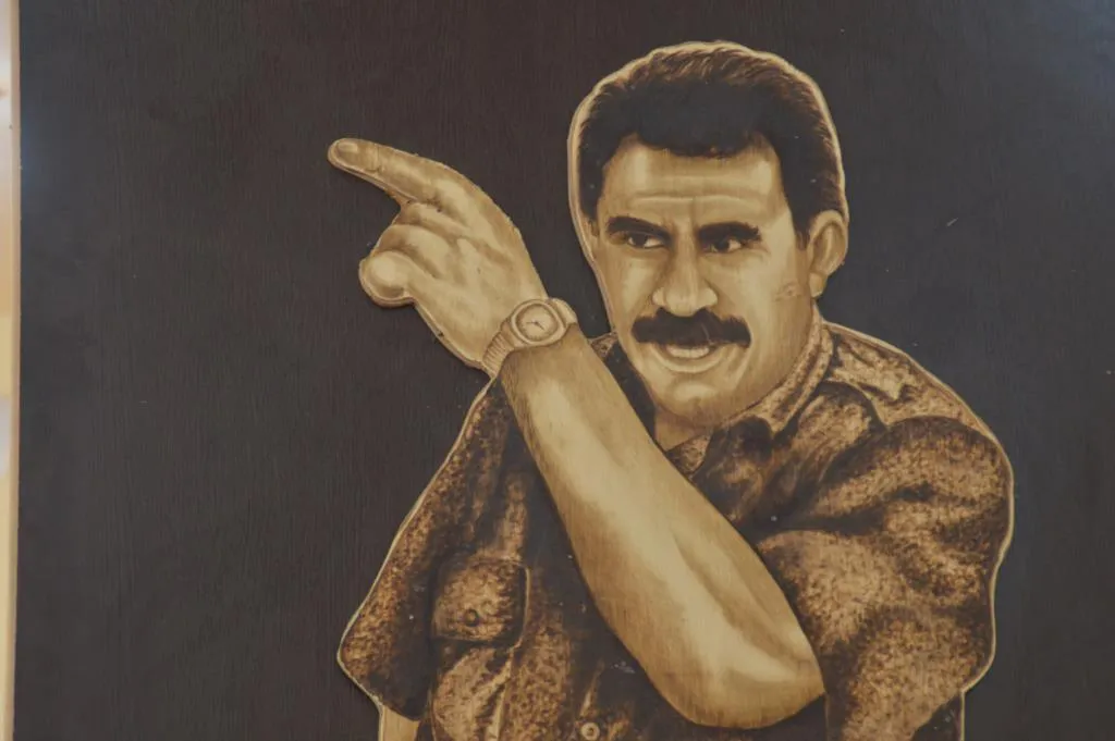 معرض صور أوجلان يحط برحاله في تل حميس