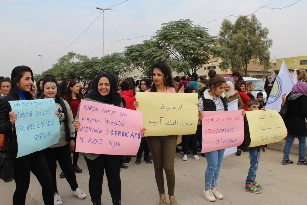 'بقوة المرأة سنحطم الفاشية، ونحقق الحرية'