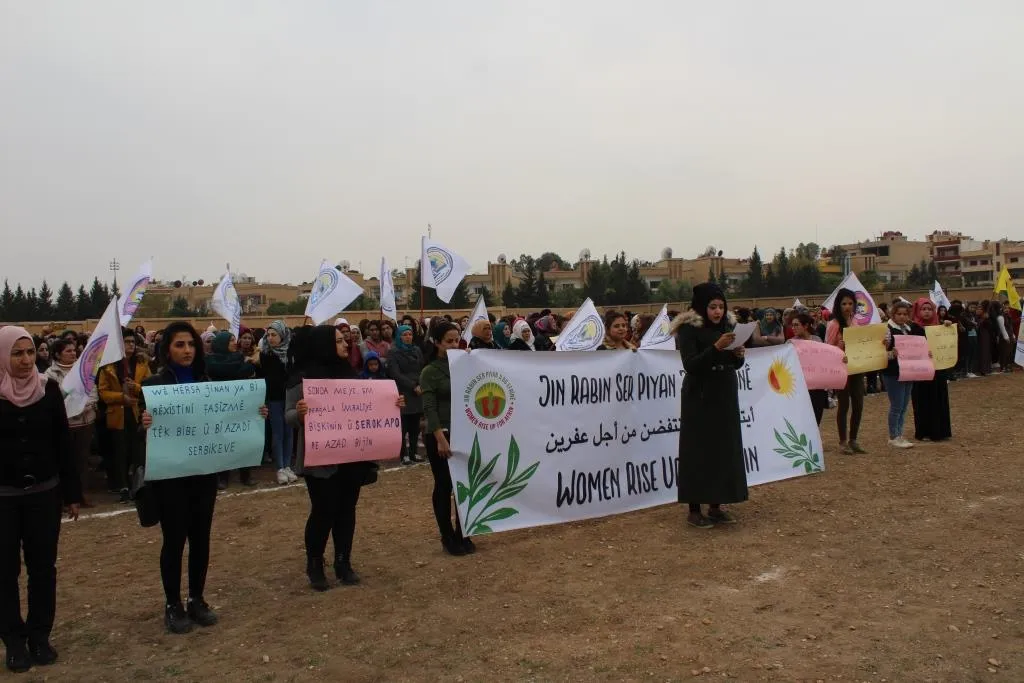 'بقوة المرأة سنحطم الفاشية، ونحقق الحرية'