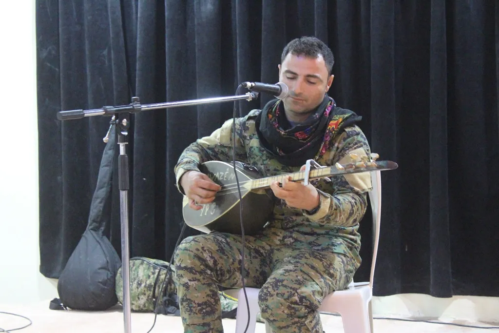 "القضاء على ظاهرة زواج الأطفال" عنوان مسرحية في الطبقة