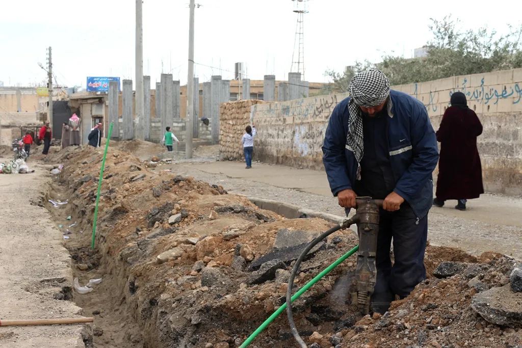 إنجاز أكثر من 5200 متر من شبكات المياه والصرف الصحي في الطبقة