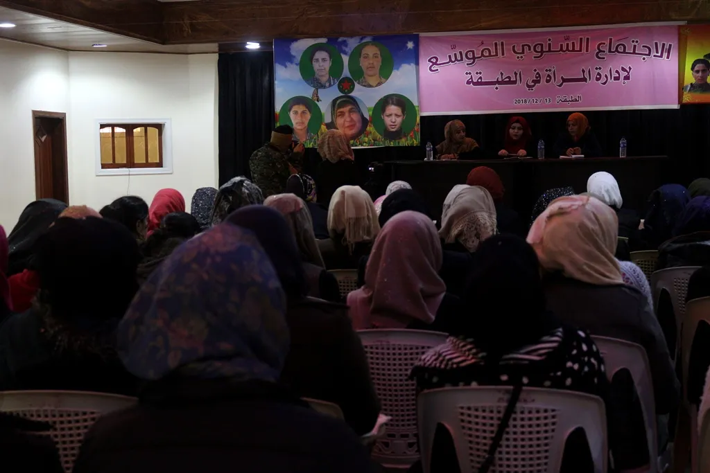 اجتماع موسع لمكاتب المرأة ضمن الاستعداد للكونفرانس الأول لها في الطبقة