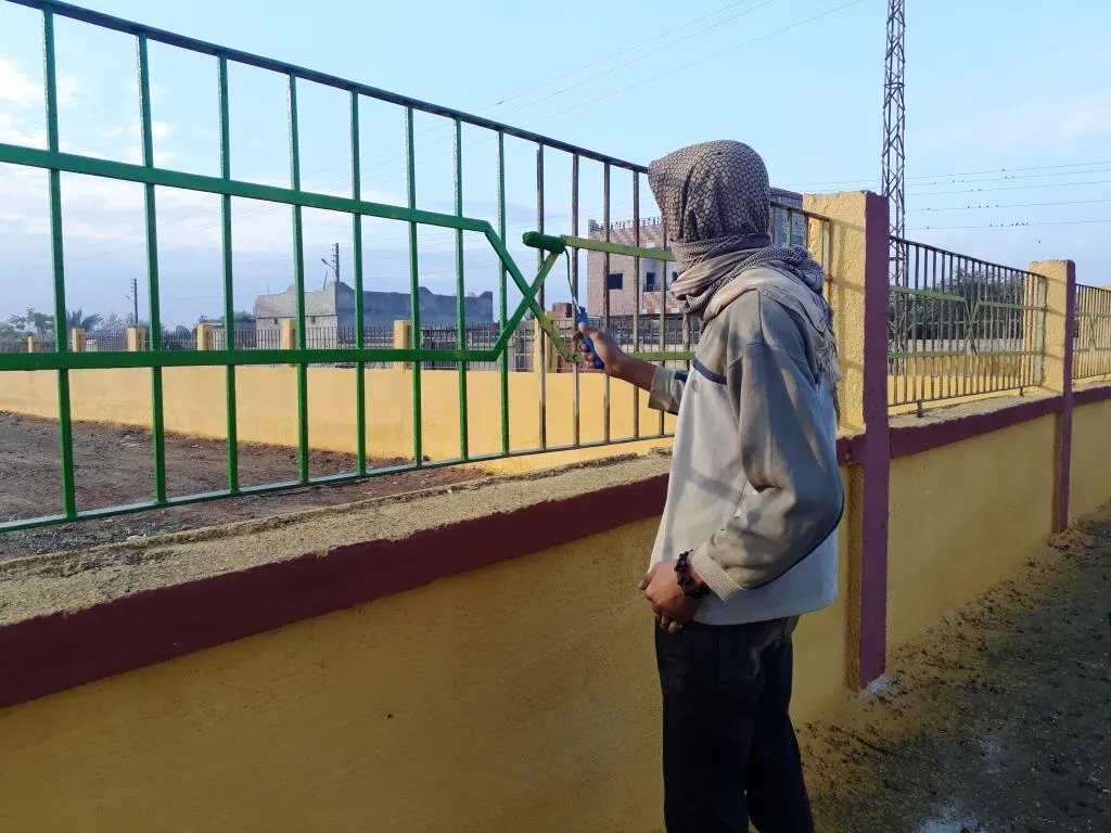 بإمكاناتها القليلة قدمت أعمالاً خدمية لأهالي المنطقة