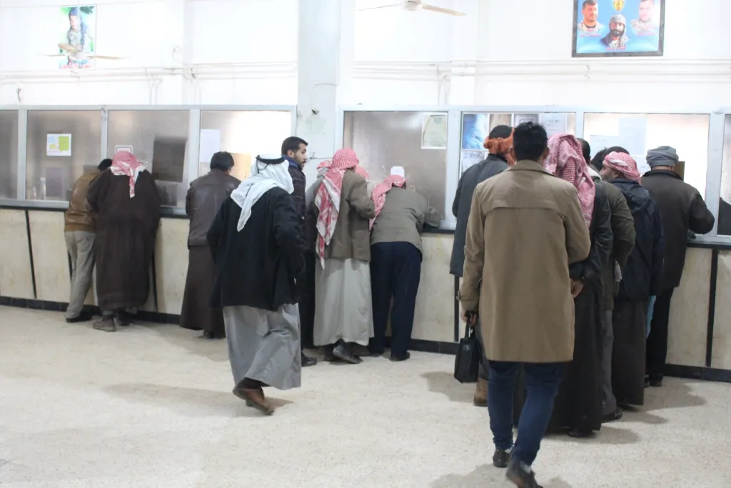 مؤسسة ولجنة الزراعة في منبج ودير الزور توزعان البذار على المزارعين