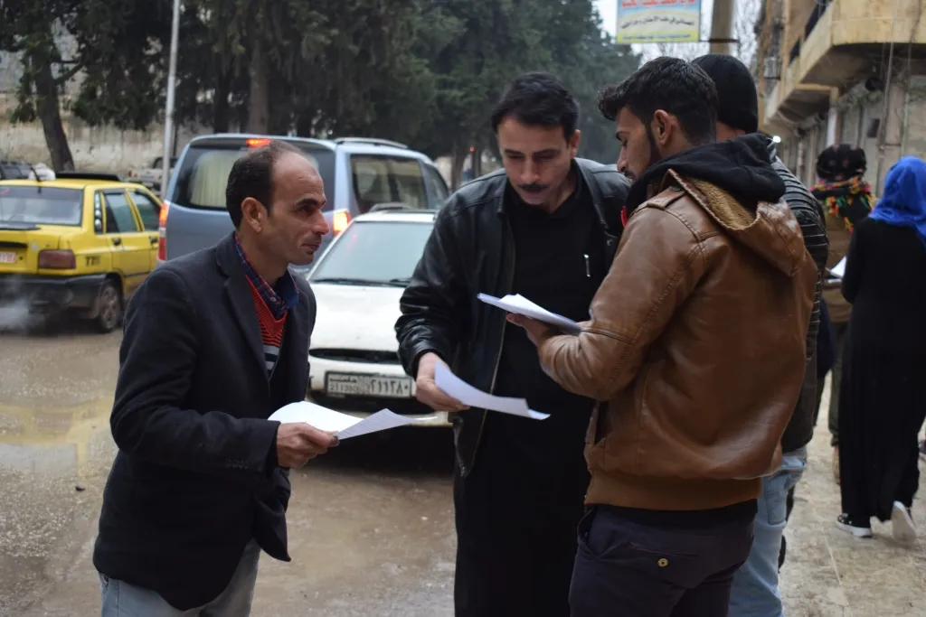 شبيبة منبج توزع منشورات تفضح ممارسات وجرائم الدولة التركية