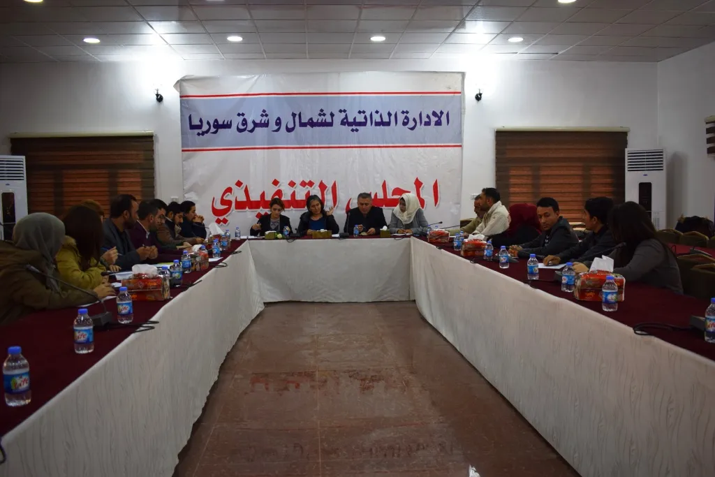 إدارة شمال وشرق سوريا تناقش الوضع الصحي والبيئي مع اللجان المختصة