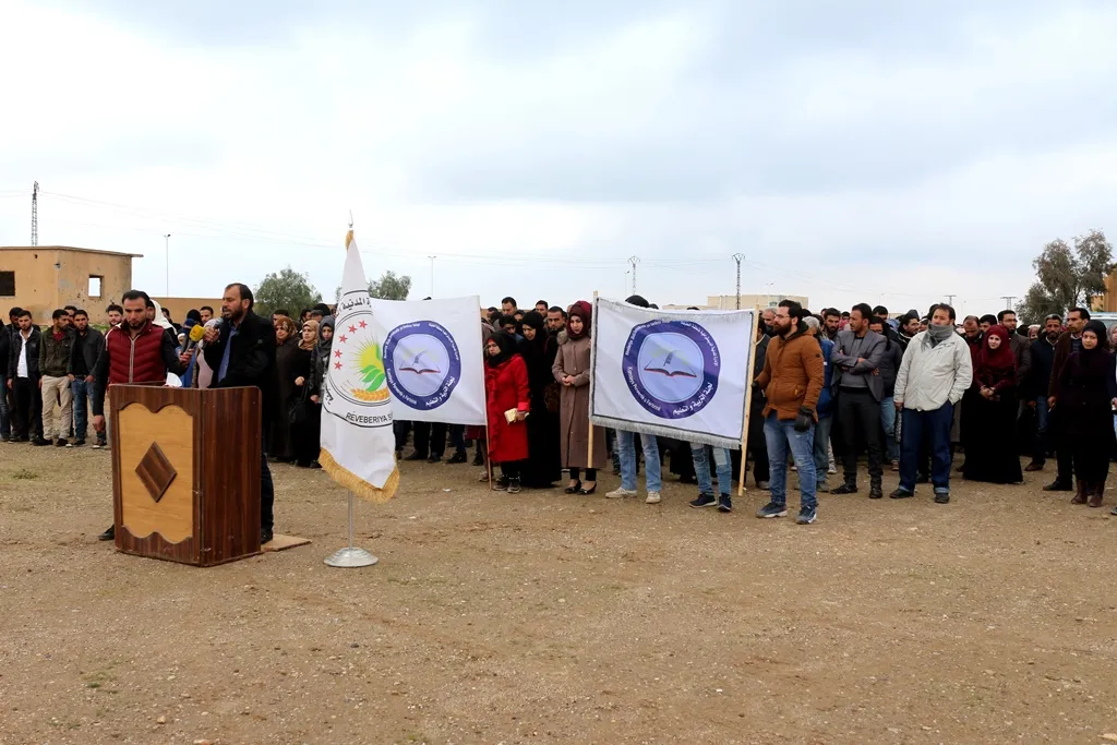معلمو الطبقة يؤكدون وقوفهم إلى جانب إدارتهم وق س د