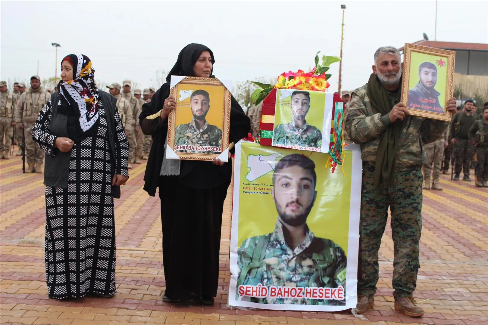 بالزغاريد أهالي الحسكة ودعوا الشهيد أحمد
