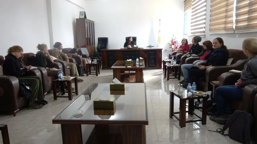 وفد الماني يزور مقر هيئات الإدارة الذاتية للاطلاع على تجربة المرأة