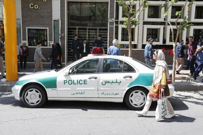 السلطات الإيرانية تحكم على 3 محامين بالسجن