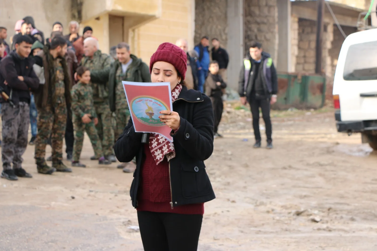 بالهتافات والزغاريد شيّع أهالي حلب جثمان المقاتل روشان عفرين