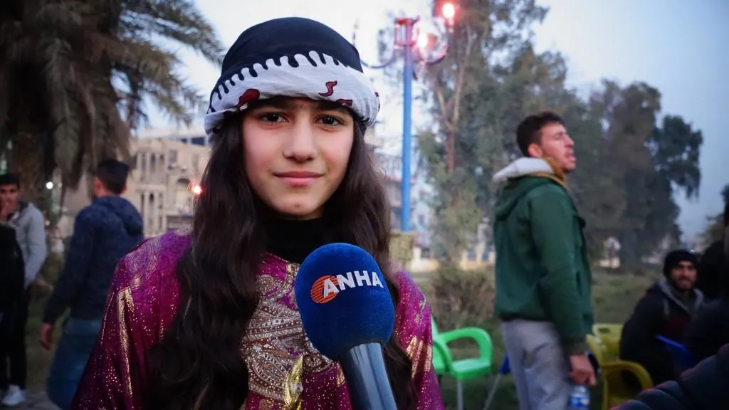أهالي مدينة الرقة يحيون عيد رأس السنة الميلادية