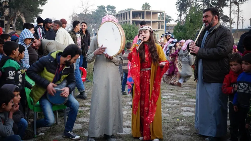 أهالي مدينة الرقة يحيون عيد رأس السنة الميلادية