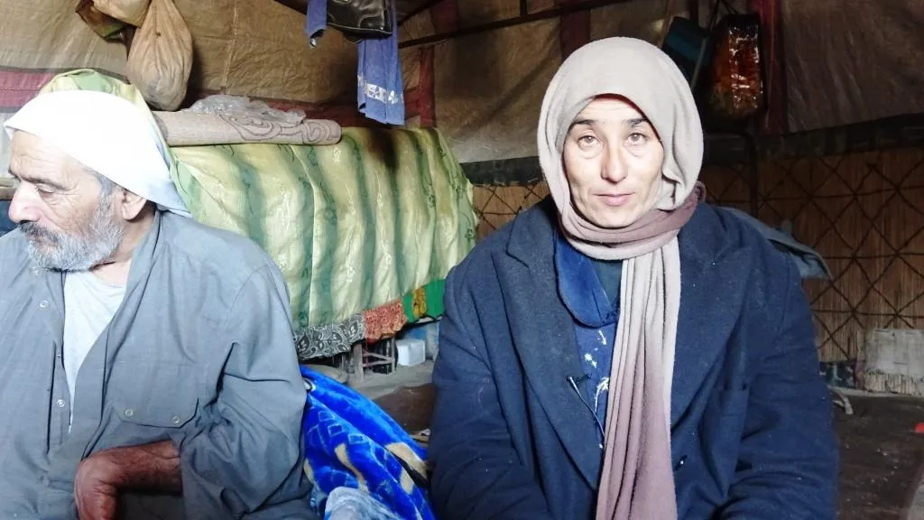 معاناة نازحي مخيم يعرب بالرقة يضاعفها البرد