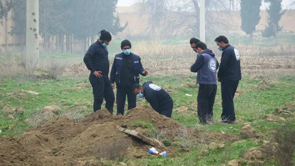 انتشال 50 جثة من مقبرة الفخيخة بالرقة