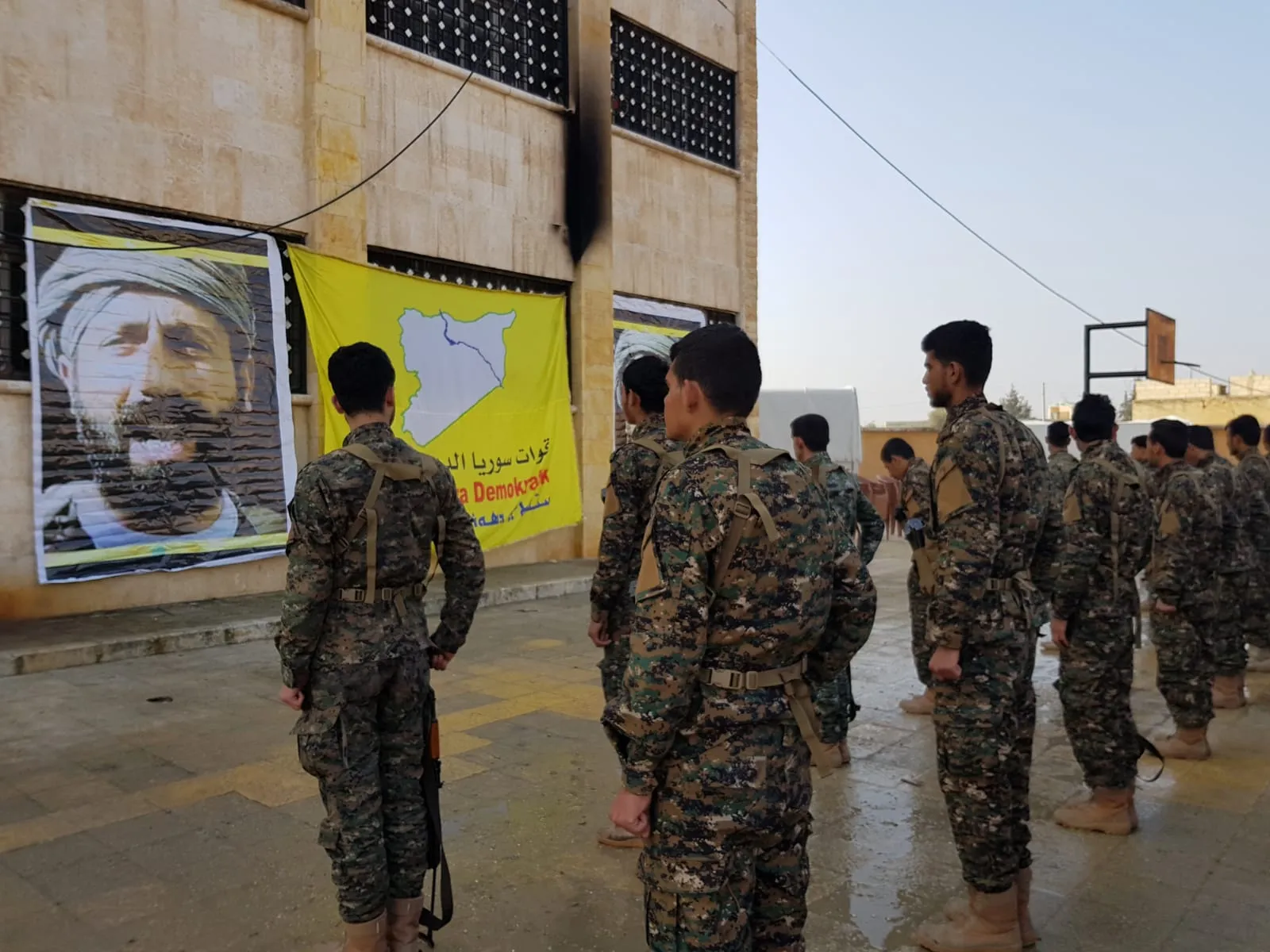 خلال مراسم تخريج دورة عسكرية لقسد...قيادي يؤكد: سندافع عن الشعب السوري