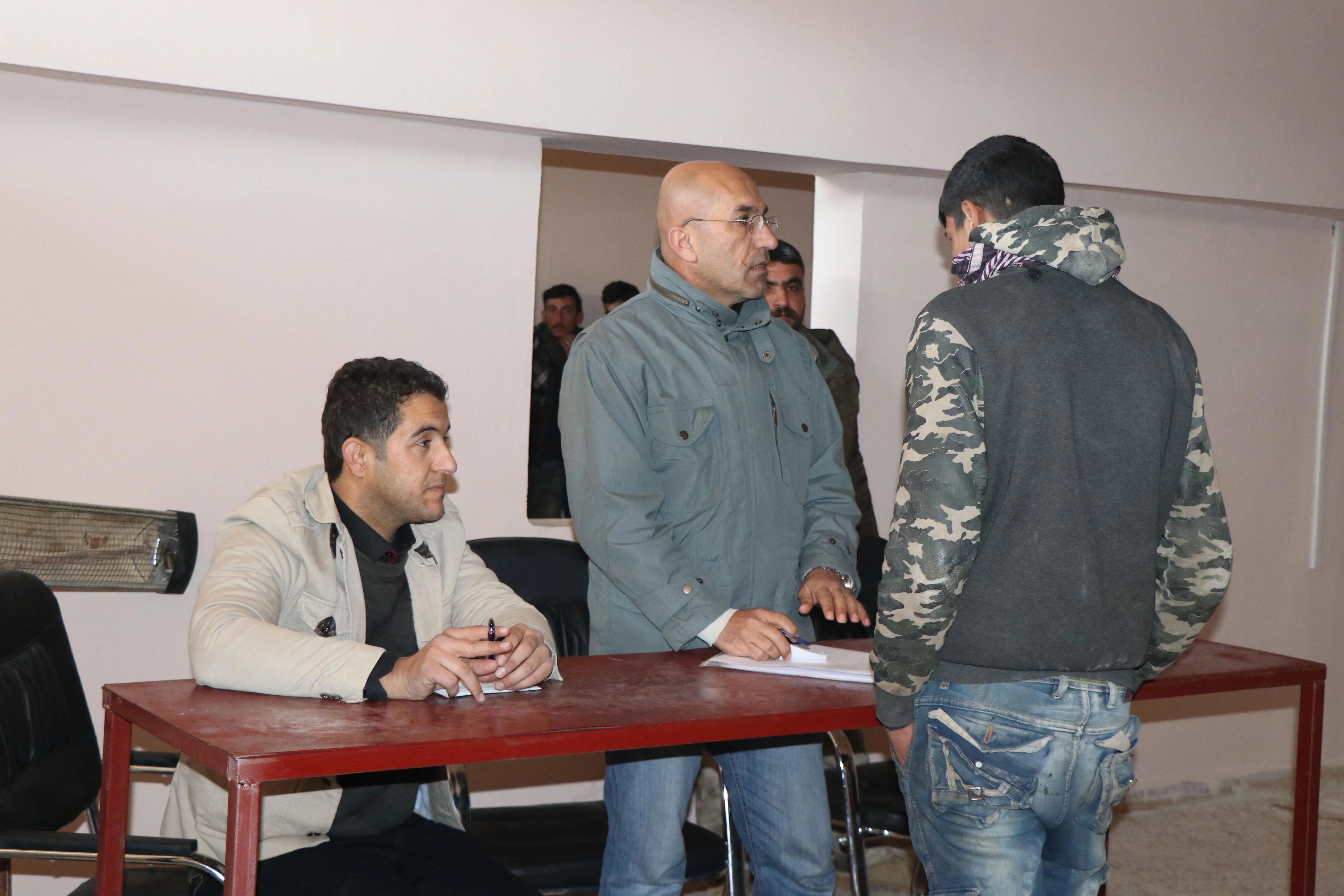 تشكيل "لجنة إخلاء السبيل" للبت في أوضاع الملتحقين بالدفاع الذاتي