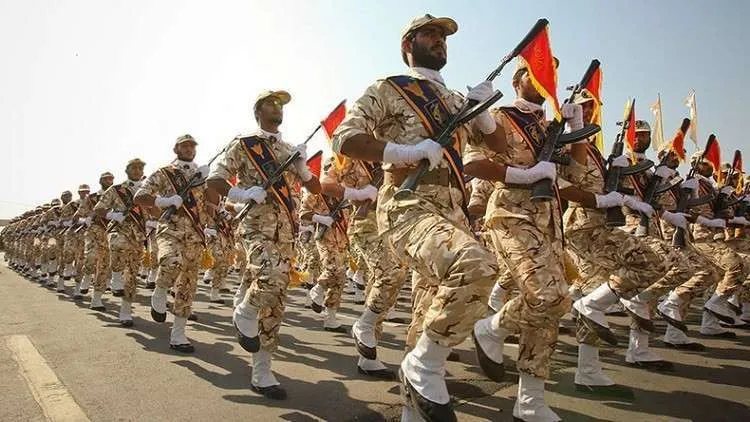 إيران تطلق أكبر مناورات برية لاختبار استراتيجية جديدة
