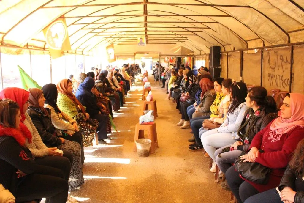 تقديم واجب العزاء لذوي الشهيد معشوق قناص
