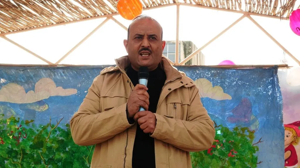 بعد أن انهوا برنامج محو الأمية يتوجهون إلى مقاعد الدراسة