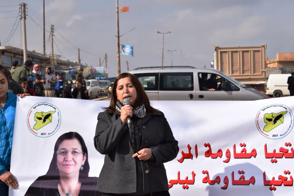 'ليلى كوفن أصبحت رمز الصمود في العالم'
