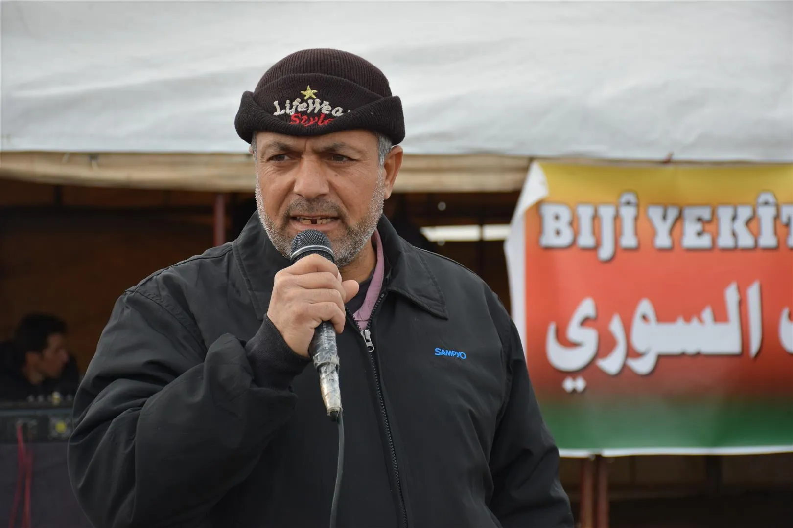 أصوات أهالي قامشلو تتعالى في سري كانيه وتؤكد على المقاومة