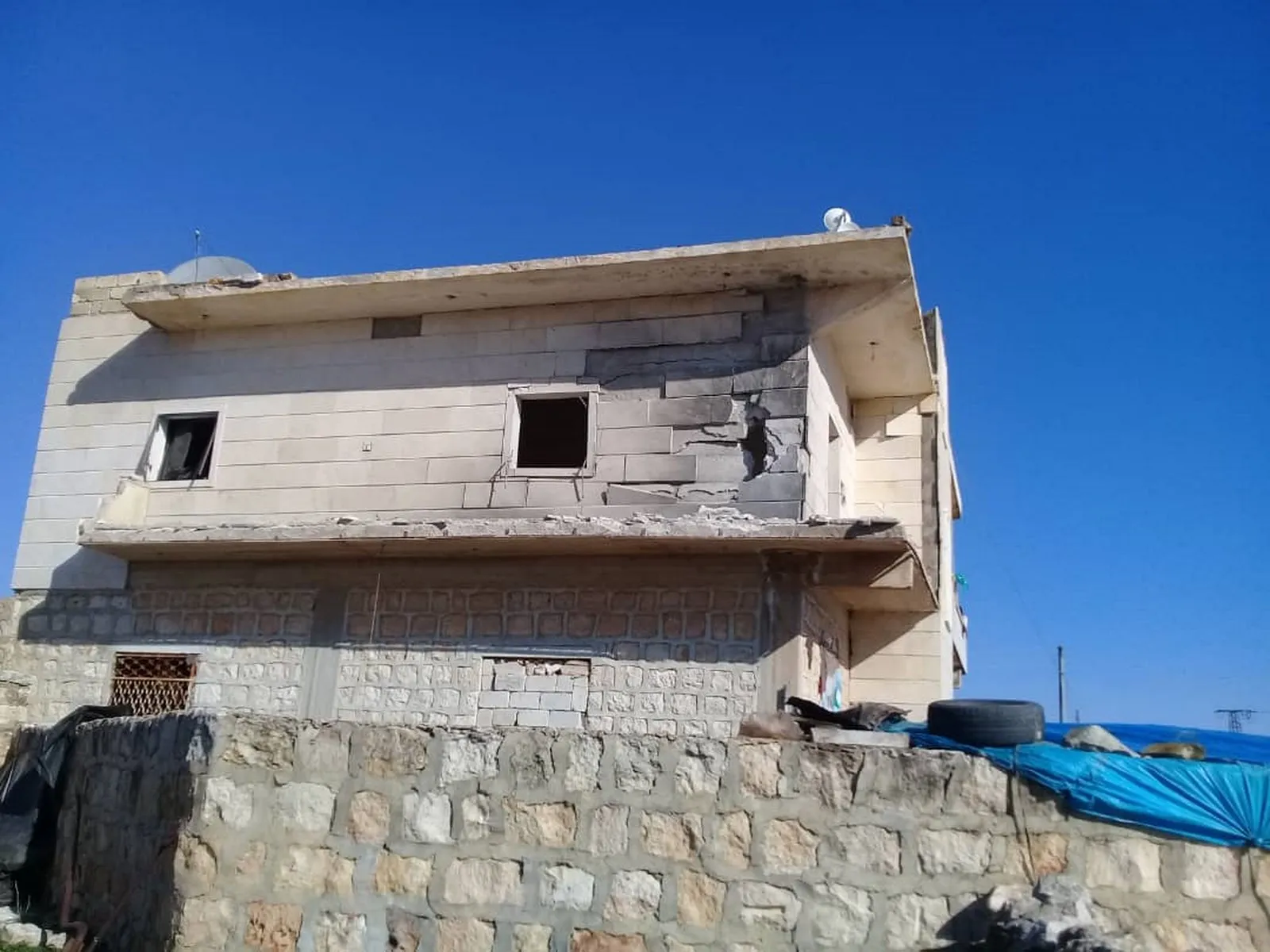 إصابة زوجين مسنين وتدمير منازل جراء القصف على قرية صوغانكه
