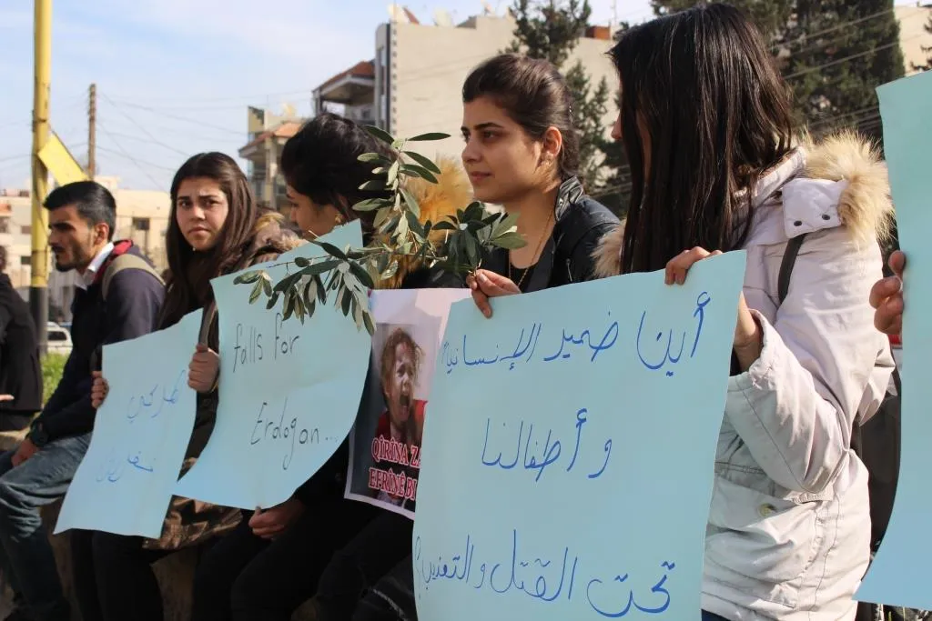 طلبة عفرين يسلمون بياناً عن انتهاكات جيش الاحتلال التركي للأمم المتحدة
