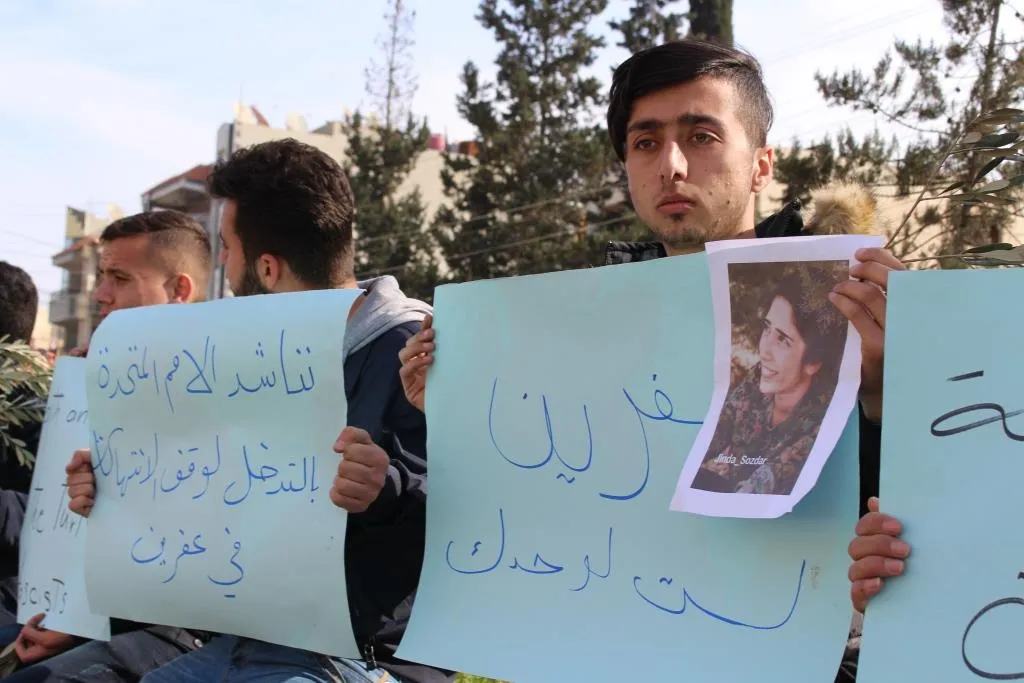 طلبة عفرين يسلمون بياناً عن انتهاكات جيش الاحتلال التركي للأمم المتحدة