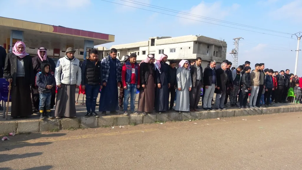  لوحة للسلام في اليوم الـ30 لخيمة الاعتصام
