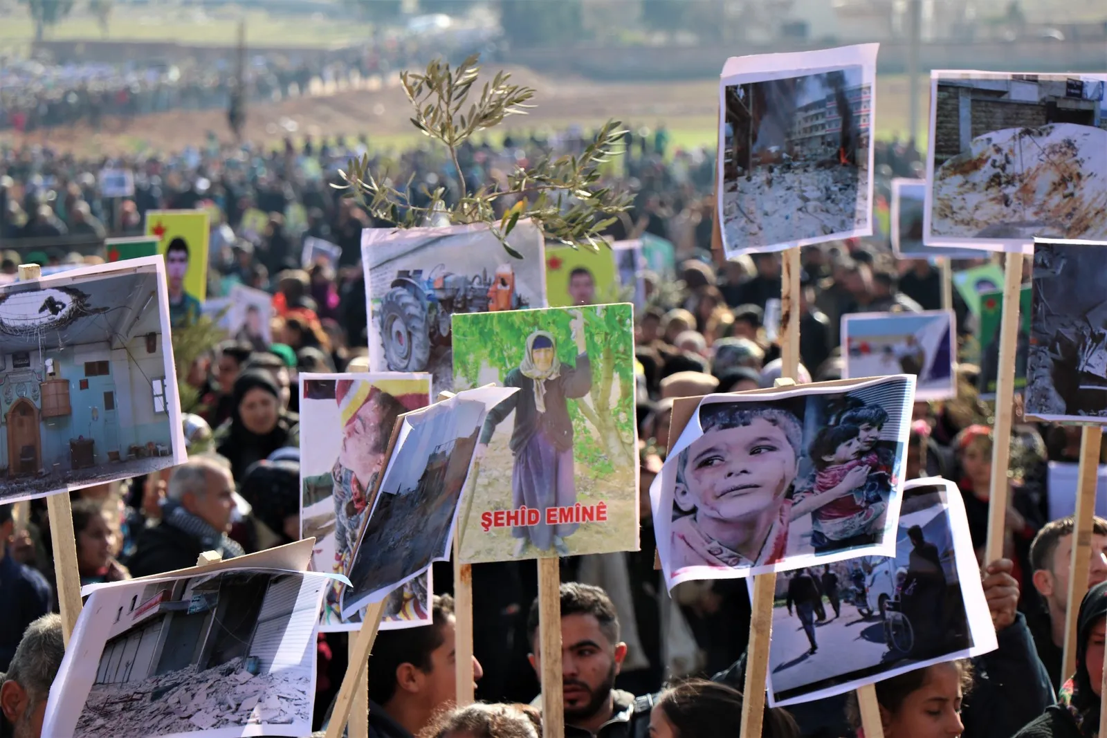 العفرينيون يؤكدون عبر مظاهرتهم الحاشدة أن المقاومة مستمرة حتى التحرير