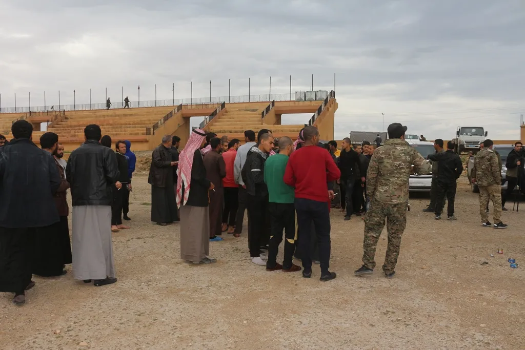 قوى الأمن الداخلي في الطبقة تفرج عن 74 موقوفاً على خلفية أحداث المنصورة