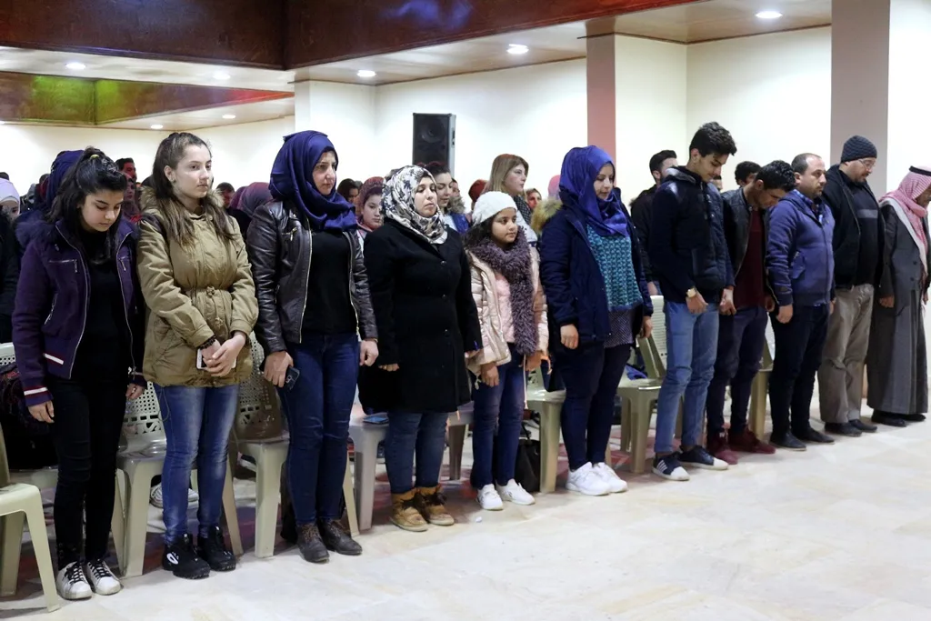 ʹنرفض الإرهاب وننادي بالحريةʹ رسالة أمسية غنائية في الطبقة