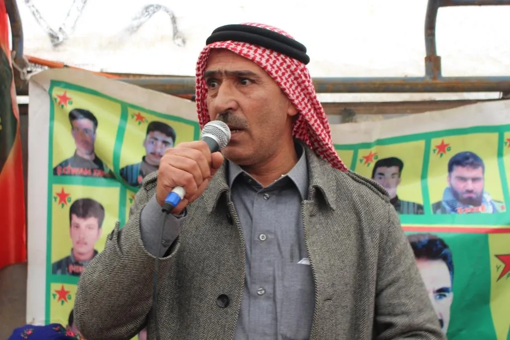 المئات يقدمون واجب العزاء لذوي الشهيد محمد الفتيح