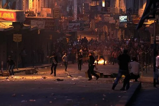 خمس إصابات في مواجهات بالضفة والبحرية تعتقل صيادين