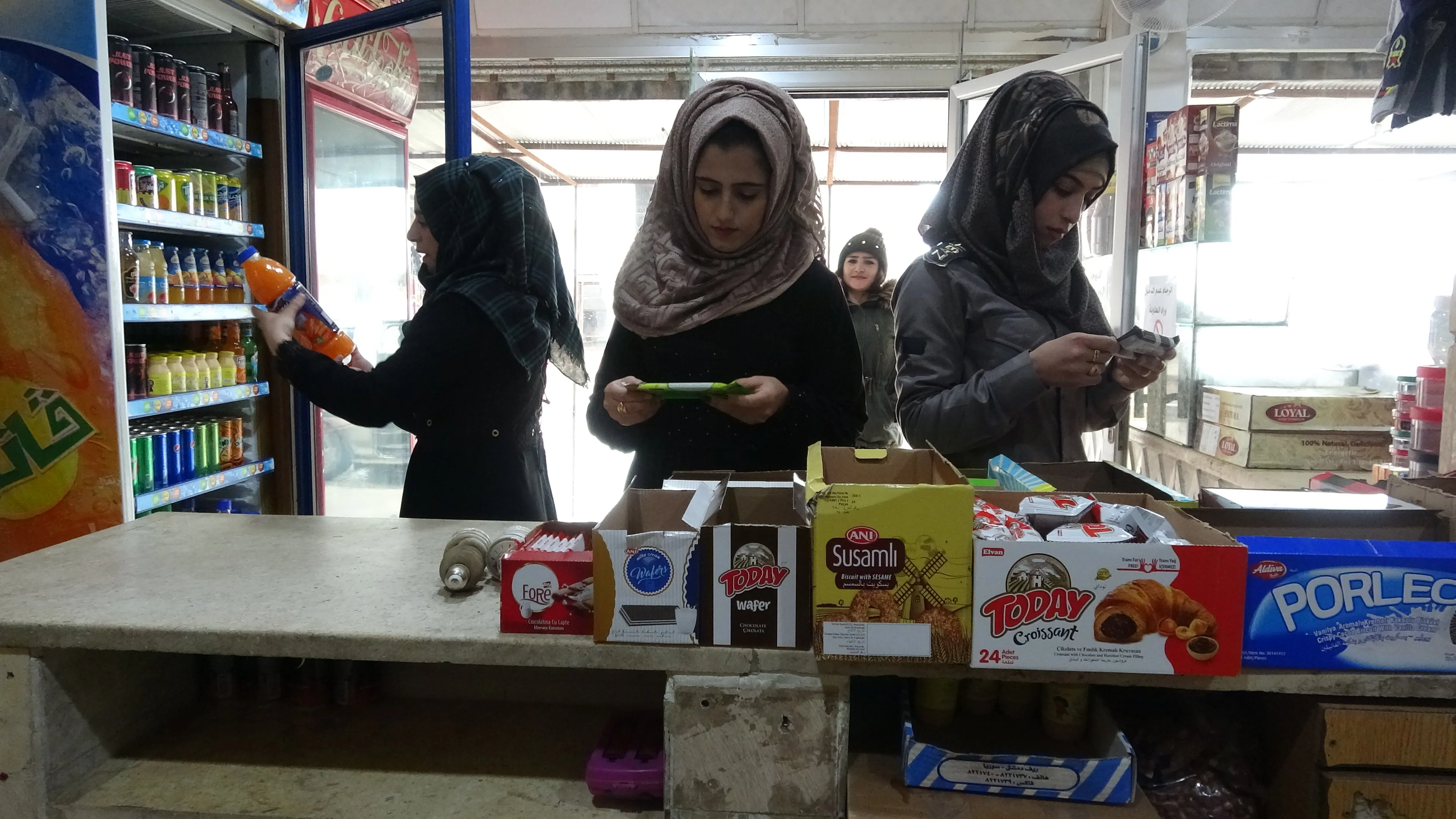 لأول مرة نساء الكرامة يراقبن عمل المحال التجارية