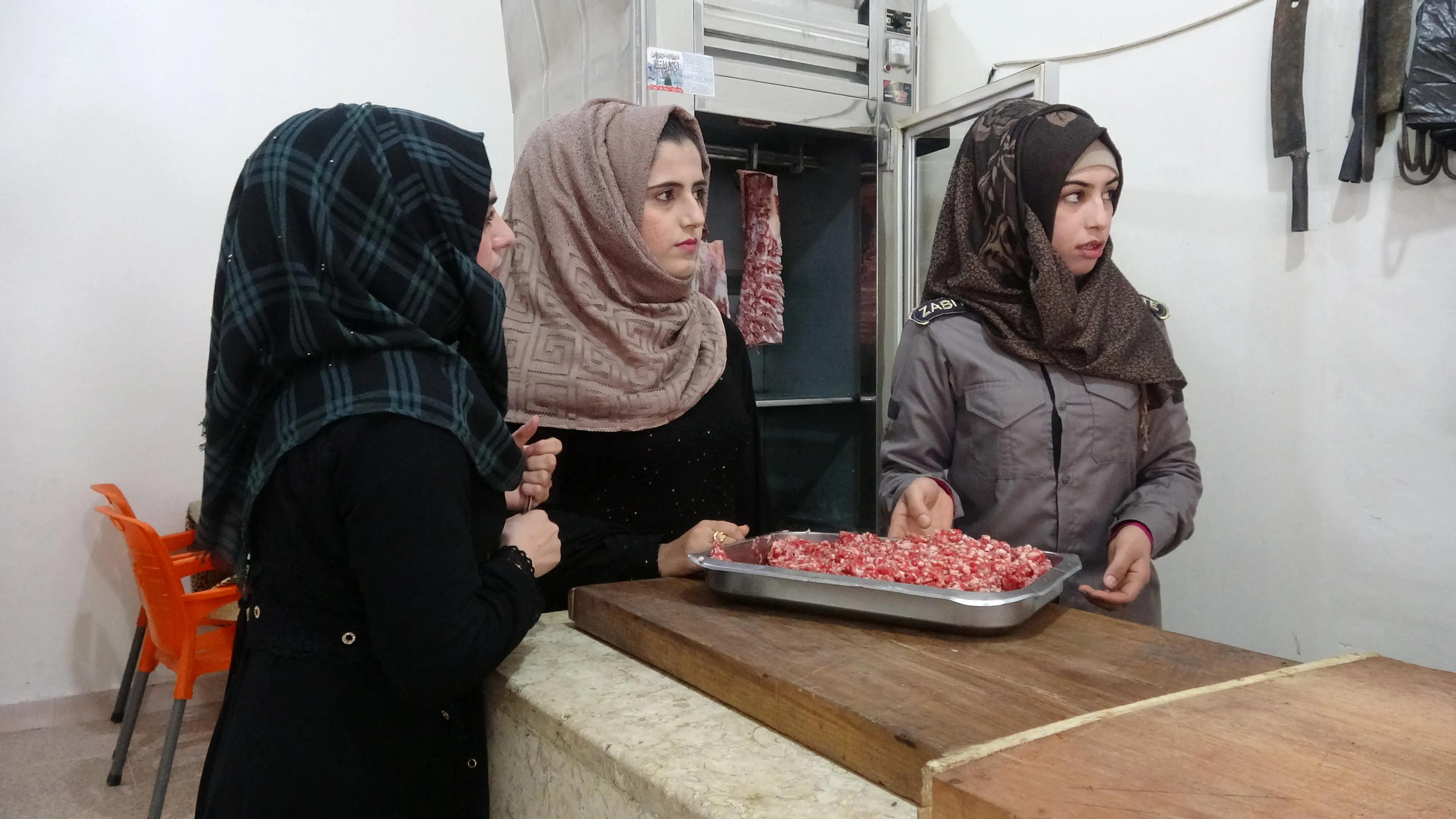 لأول مرة نساء الكرامة يراقبن عمل المحال التجارية