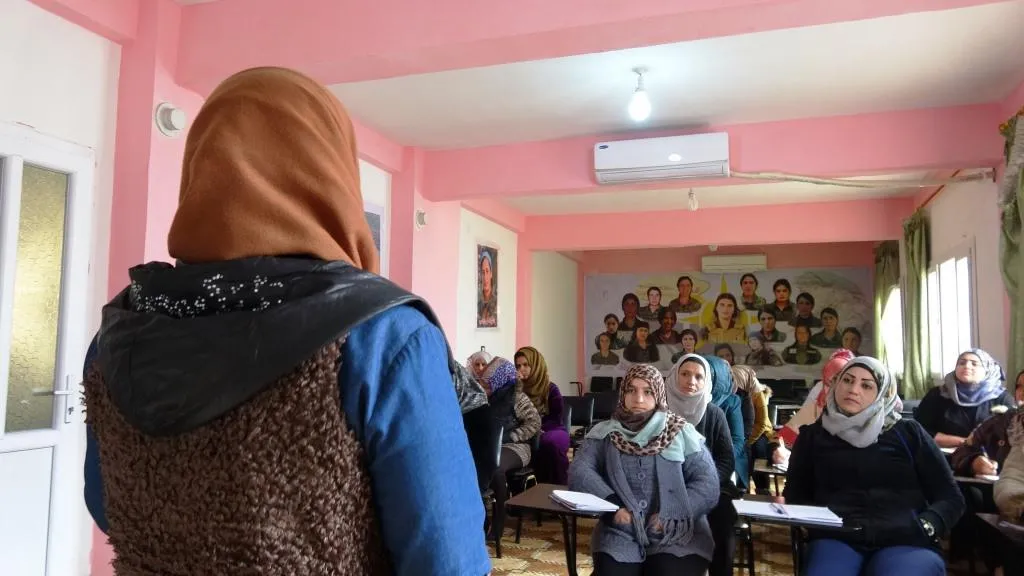 أكاديمية المرأة.. سعي لتعزيز دور المرأة في المجتمع 